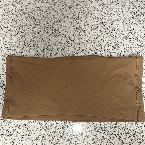 SKIMS FITS EVERYBODY BANDEAU in Ochre Size Small
Never worn - Picture 3 of 4
